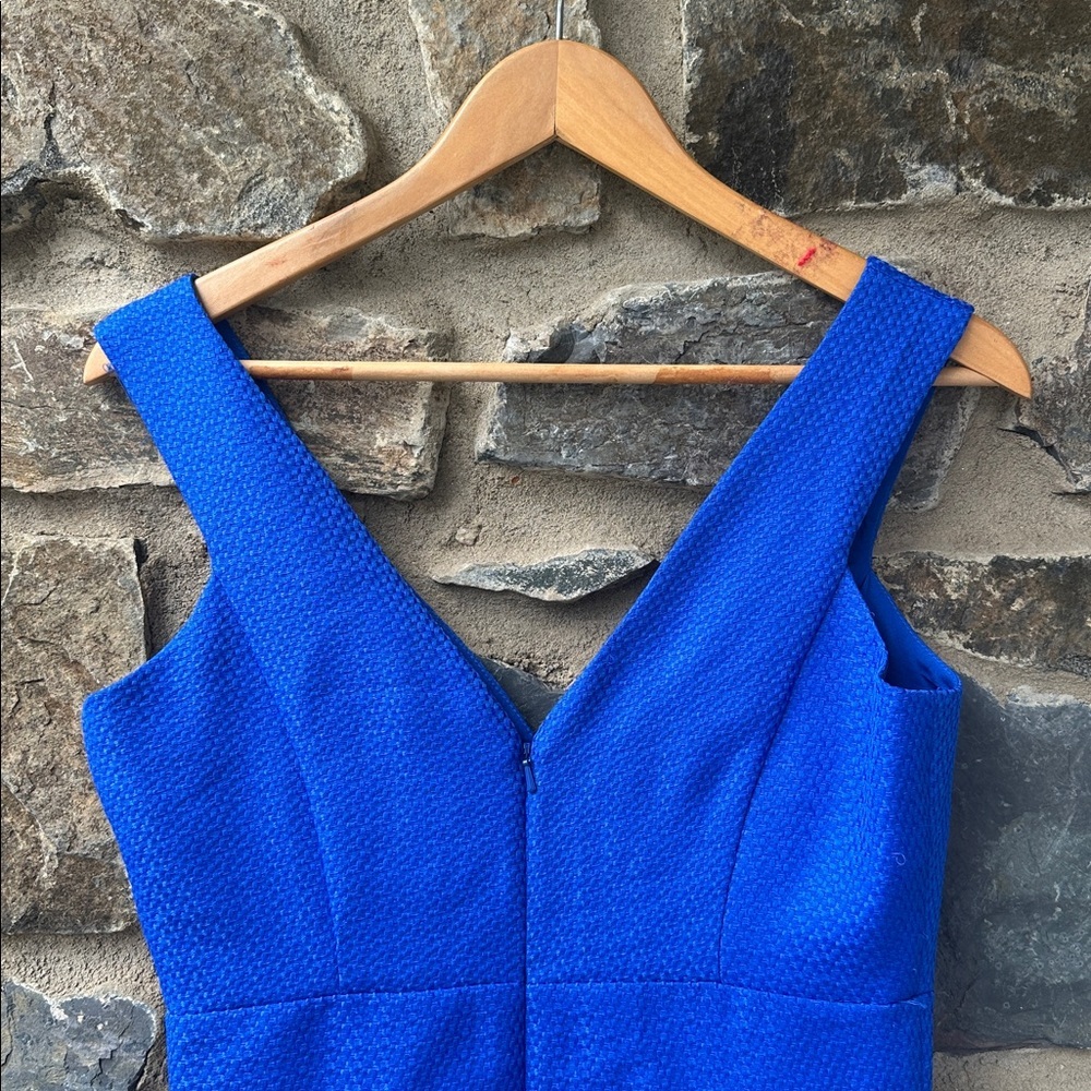Mac Duggal Vintage Sleeveless V-Neck Mini Sheath Dress in Royal Blue Size 6 - Picture 7 of 9